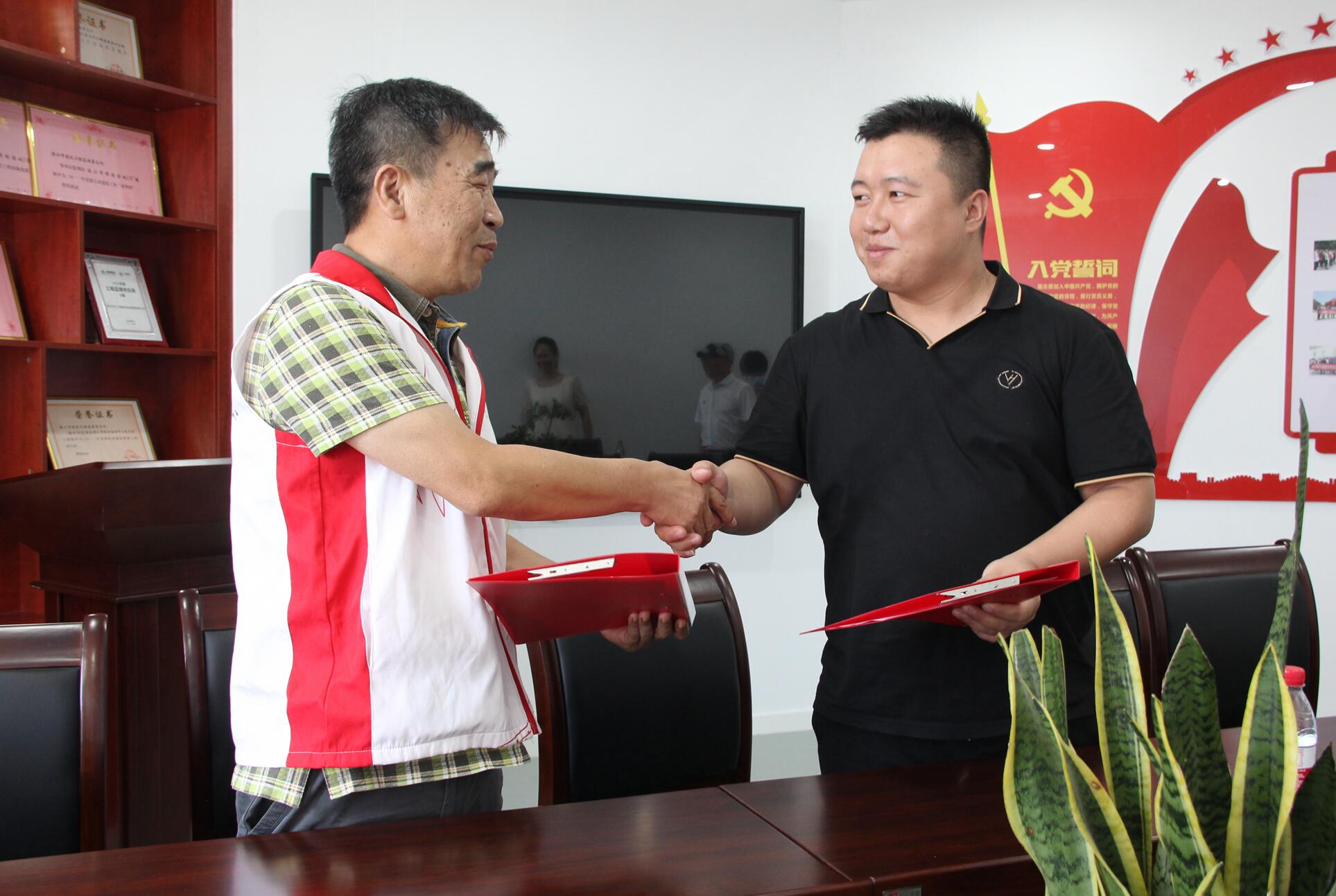 ＂温暖有家，筑梦小屋＂潜正邦代建在行动